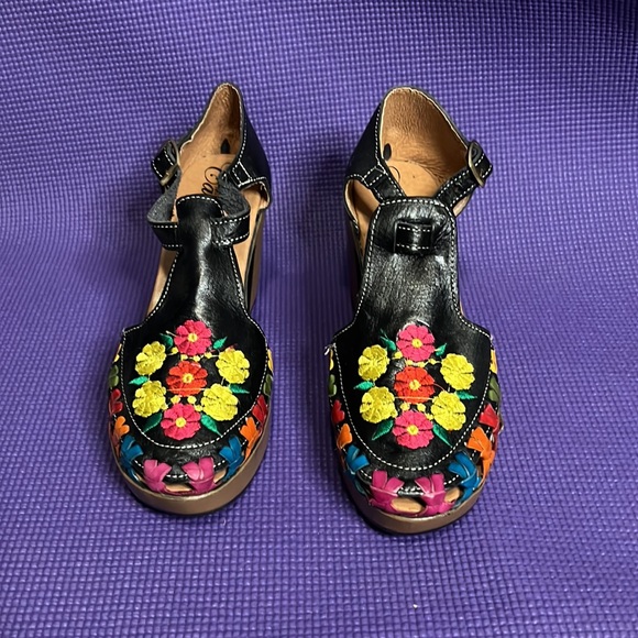 LOVIN’ CAMI ARTESANIAS CLOGS - Picture 2 of 6
